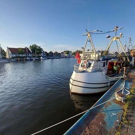 Hochwertige Ferienwohnung Direkt Am Wasser Mit Balkon Greifswald Dış mekan fotoğraf
