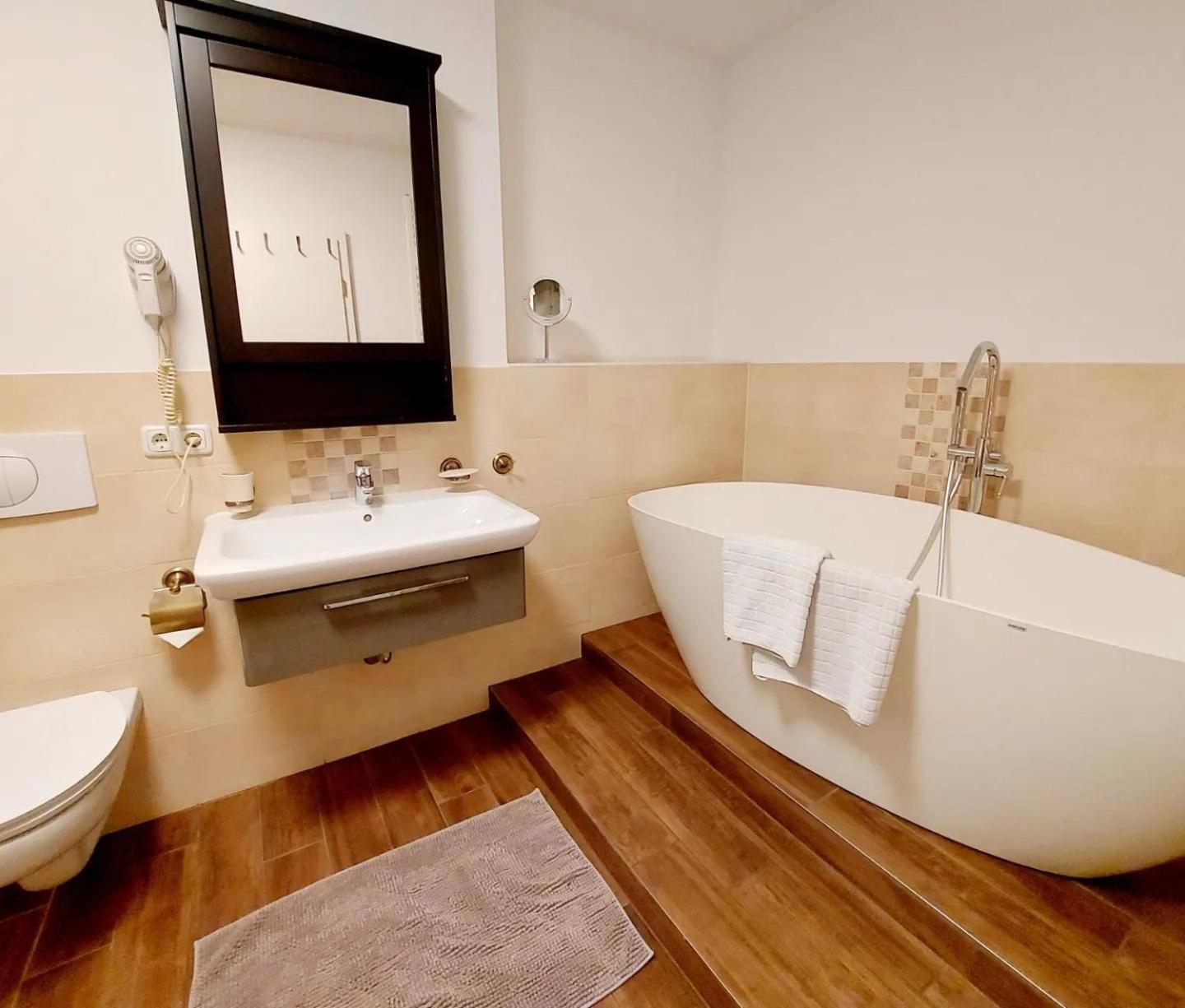 Hochwertige Ferienwohnung Direkt Am Wasser Mit Balkon Greifswald Dış mekan fotoğraf