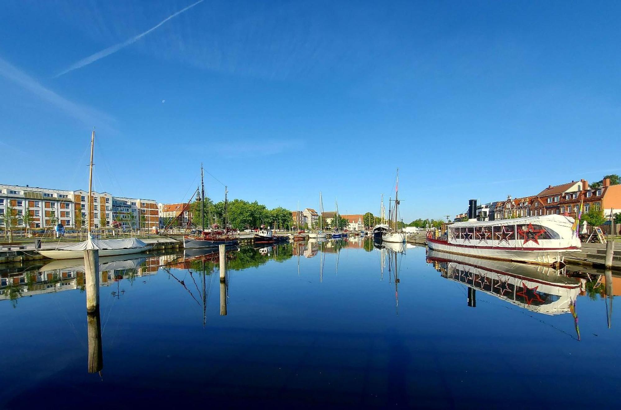 Hochwertige Ferienwohnung Direkt Am Wasser Mit Balkon Greifswald Dış mekan fotoğraf