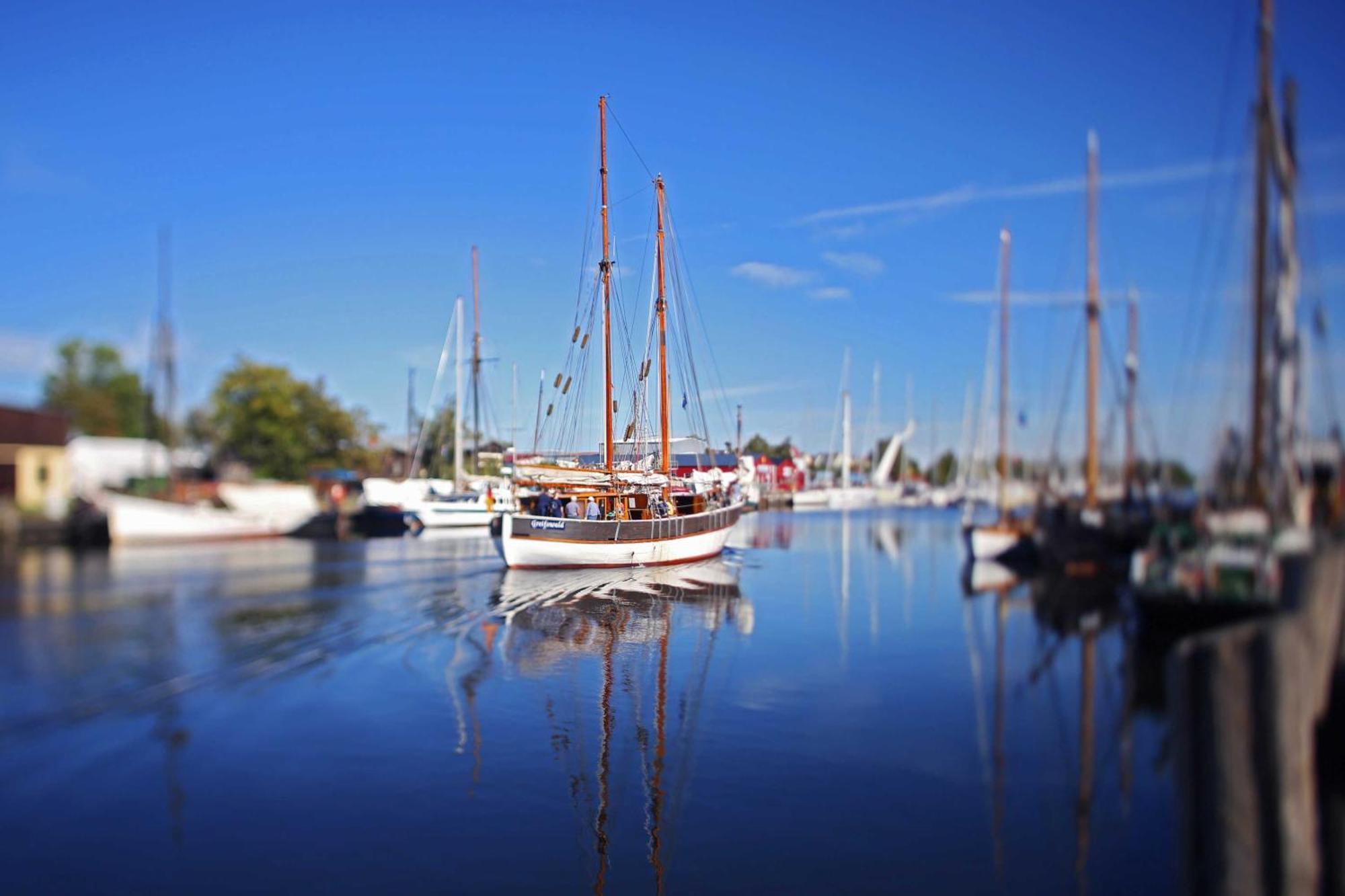 Hochwertige Ferienwohnung Direkt Am Wasser Mit Balkon Greifswald Dış mekan fotoğraf