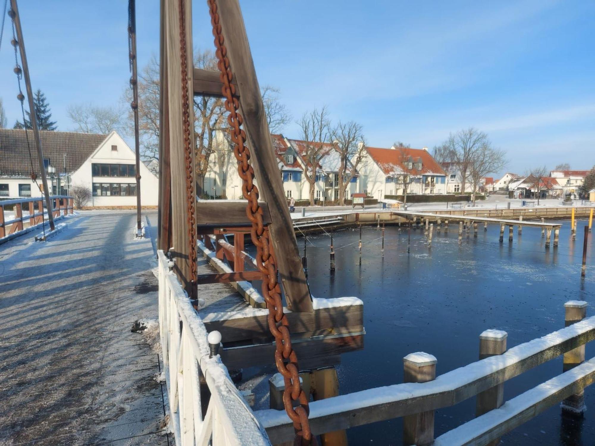 Hochwertige Ferienwohnung Direkt Am Wasser Mit Balkon Greifswald Dış mekan fotoğraf