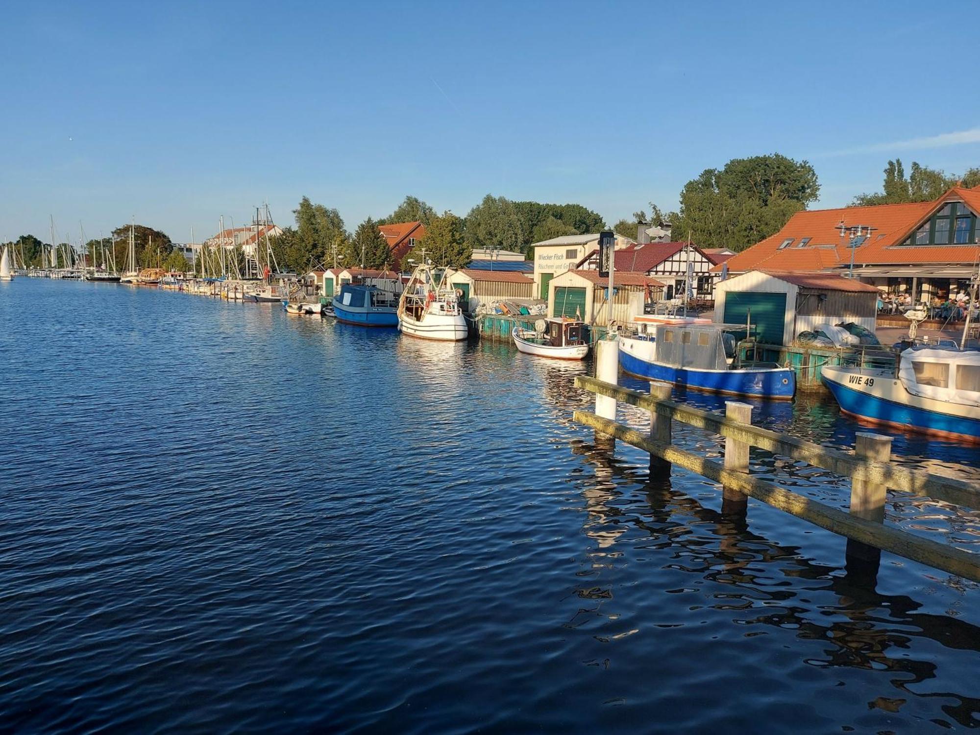 Hochwertige Ferienwohnung Direkt Am Wasser Mit Balkon Greifswald Dış mekan fotoğraf